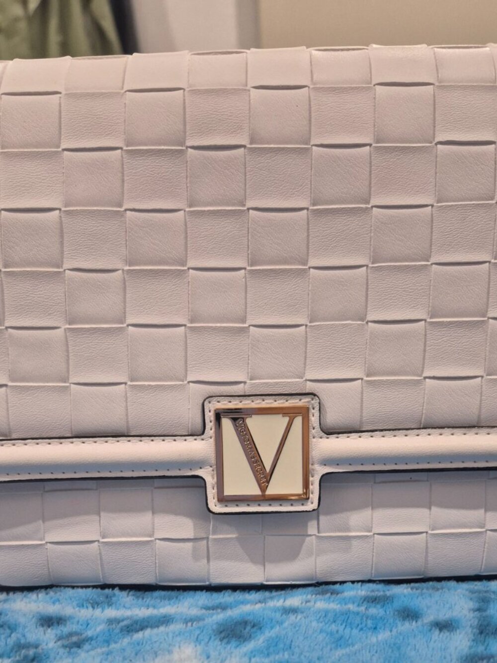 Bolso bandolera mediana de Victoria's Secret - Picture 13 of 15